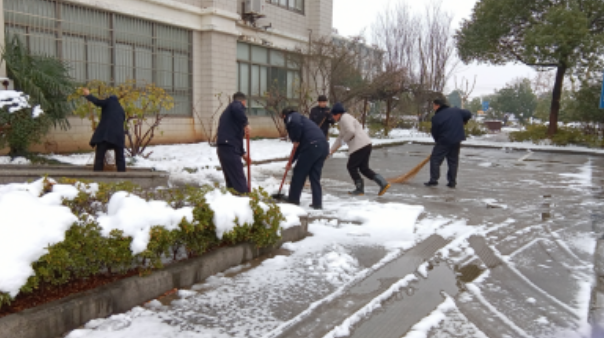 以雪為“令”，以動止“凍”